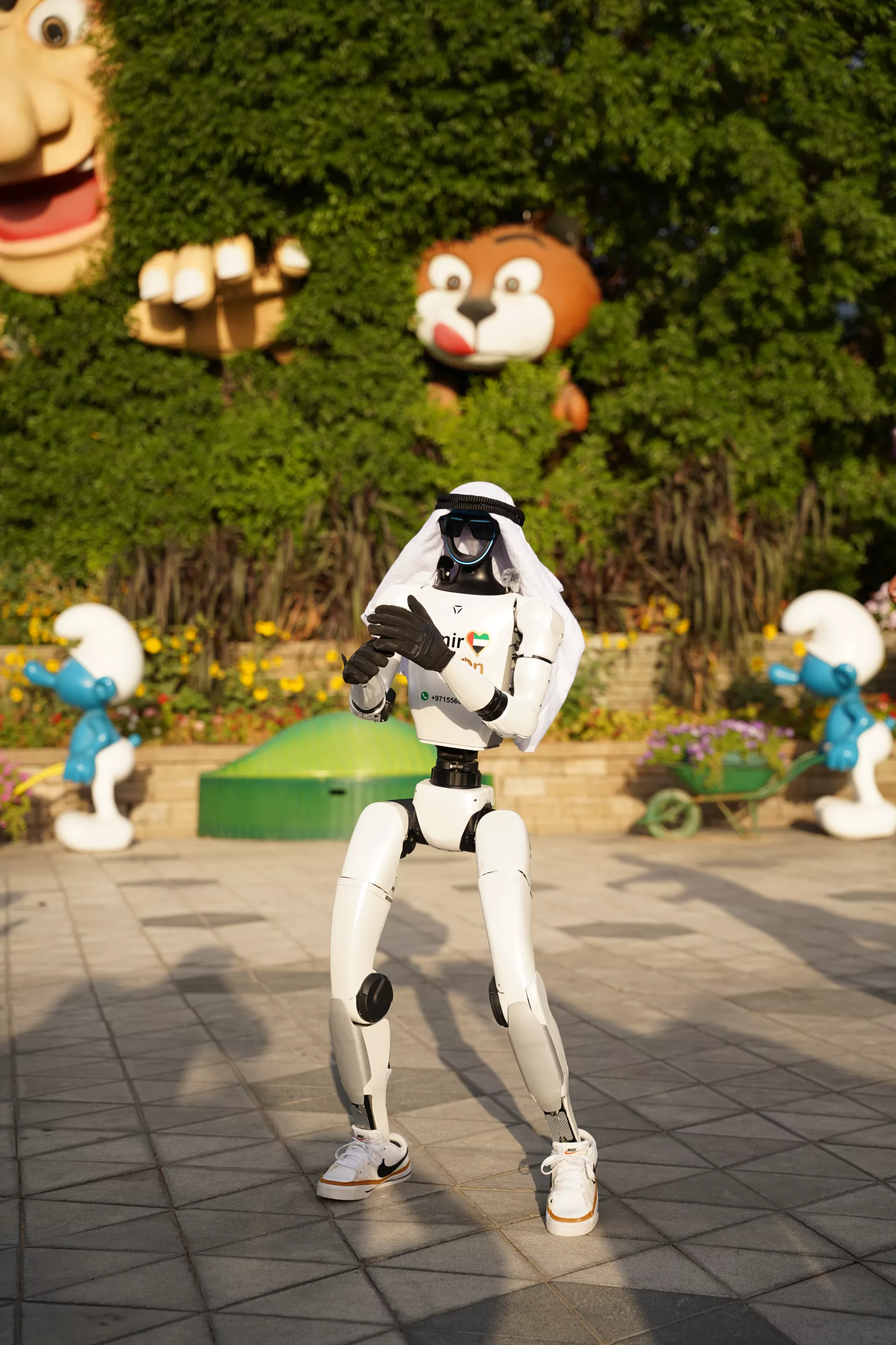 Amir VibeOn: Kim jest niezwykły humanoidalny robot z Dubaju? - Изображение галереи