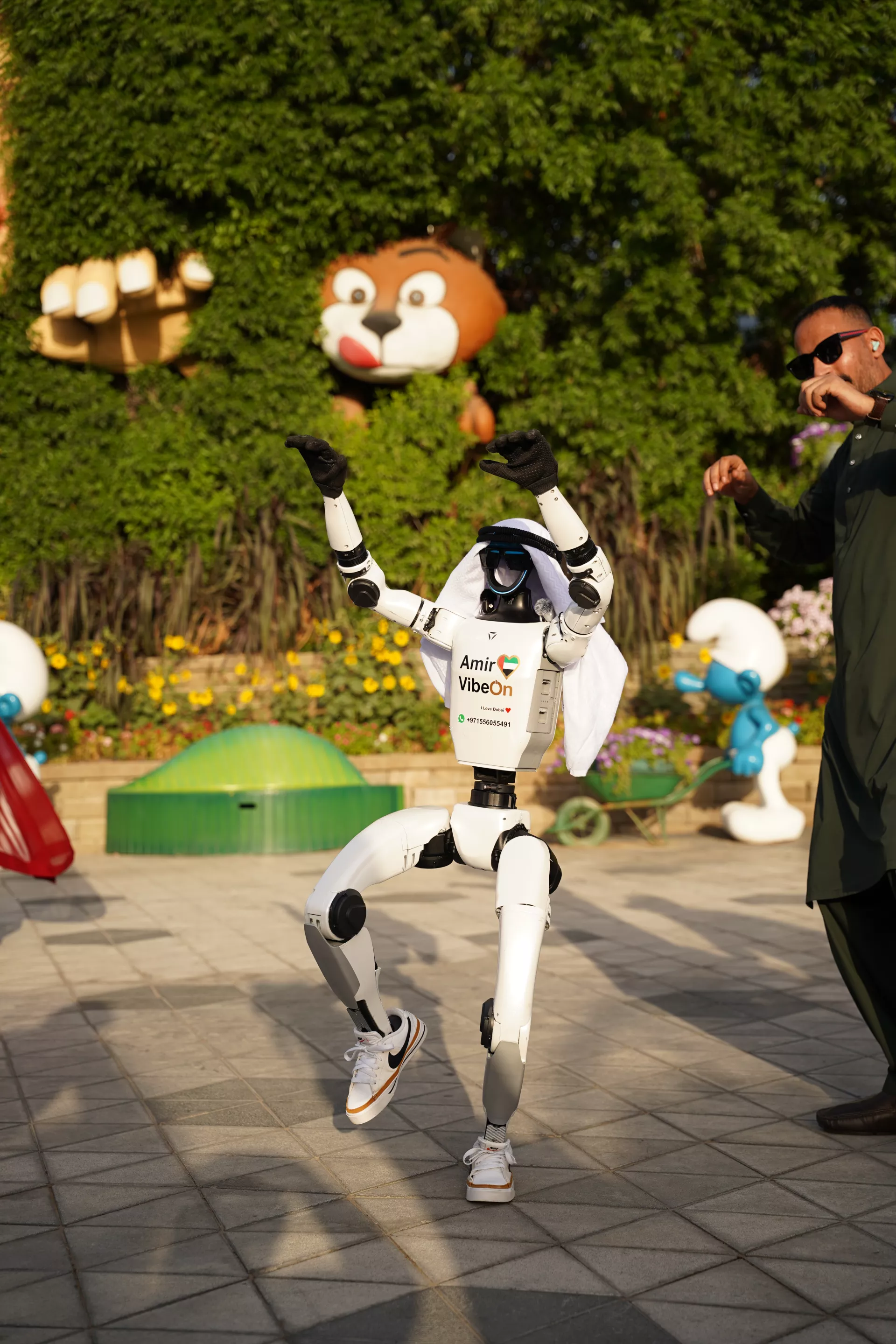 Amir VibeOn: Kim jest niezwykły humanoidalny robot z Dubaju? - Изображение галереи