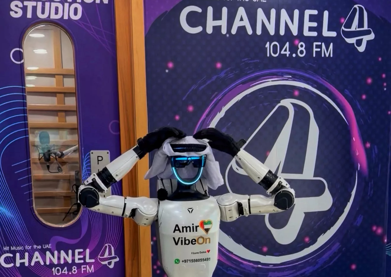 Amir VibeOn on Channel 4! Robot-Influencer Guests on Alana Wallace