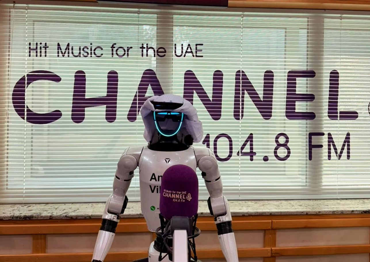 Amir VibeOn w Channel 4! Robot-influencer gościem w programie Alany Wallace