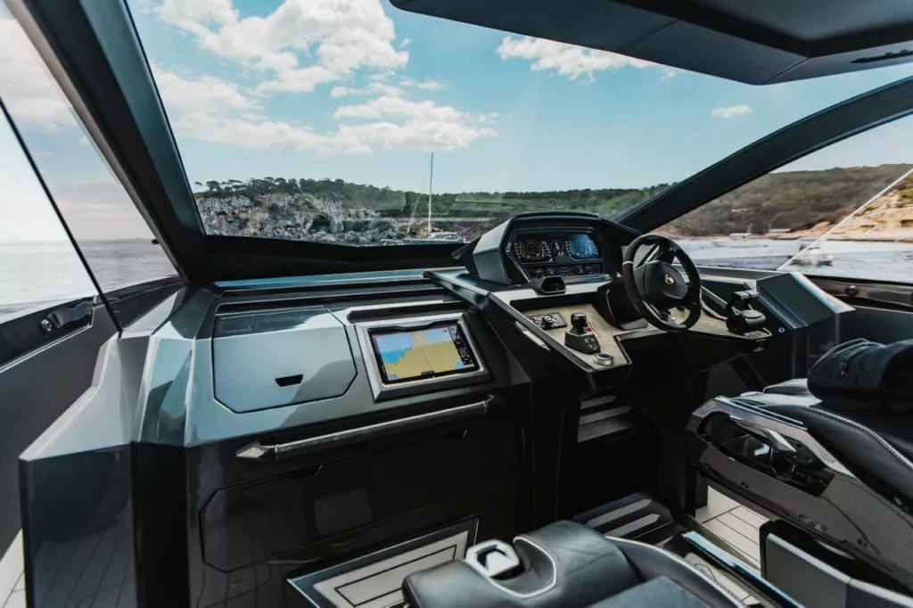 Rejs Luksusowym Jachtem Lamborghini